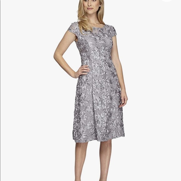 Dresses - Picture 3 of 3